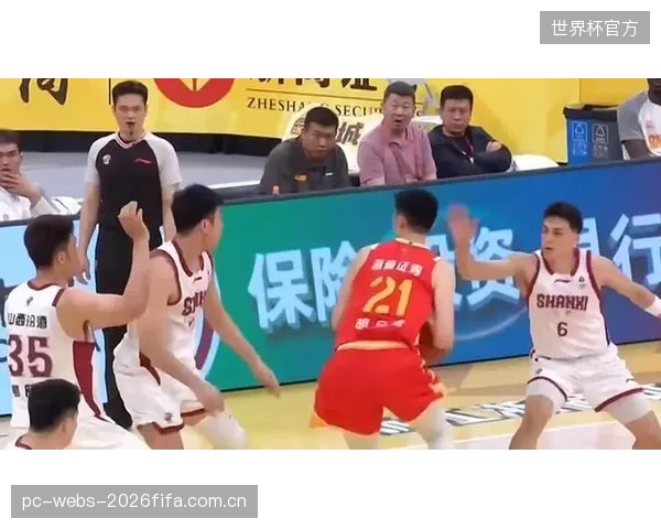 广厦队在八强战中对阵山西队，凭借更强的整体实力与内线优势成功晋级。